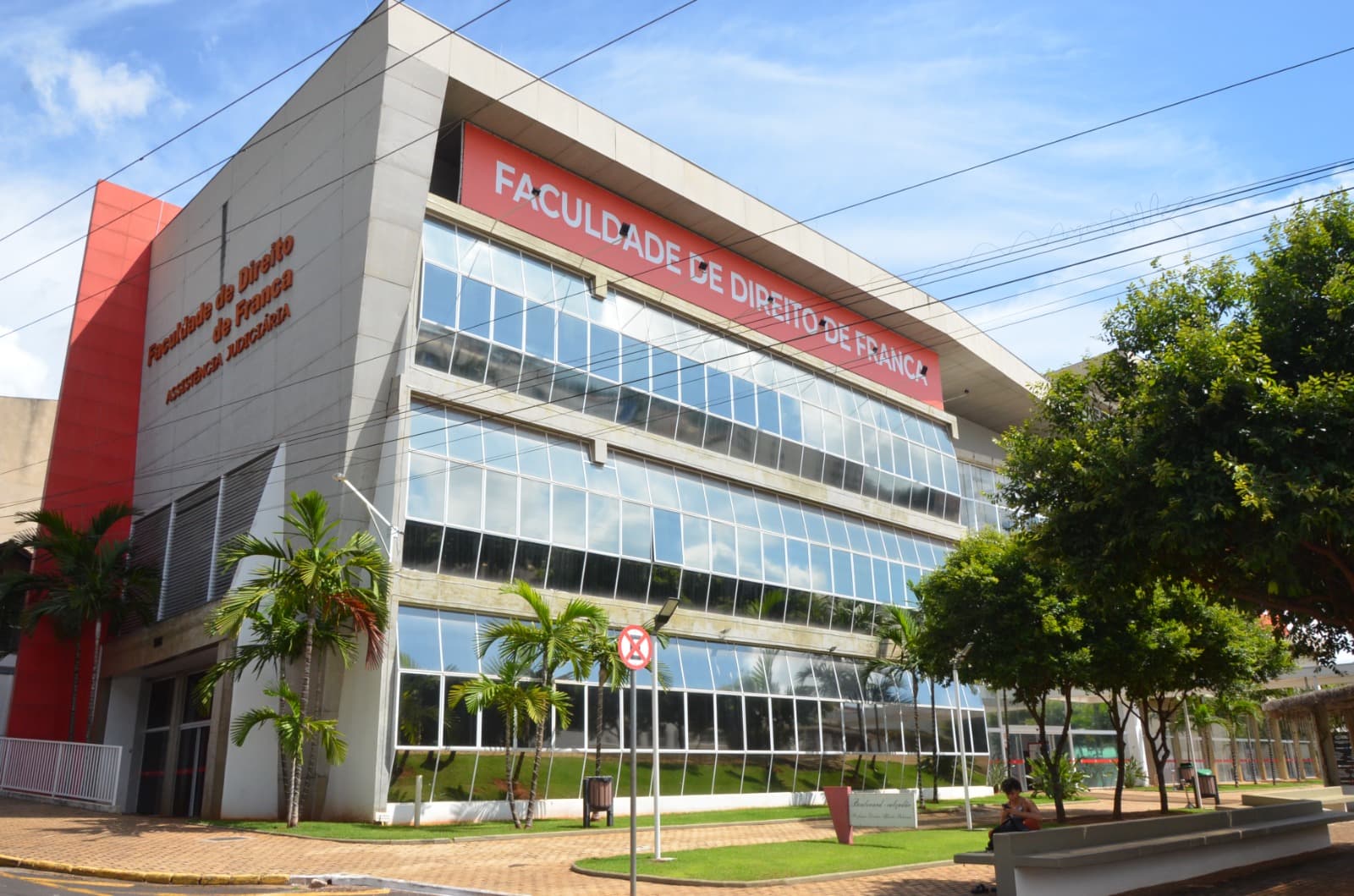 Franca convoca candidatos para provas de concursos públicos